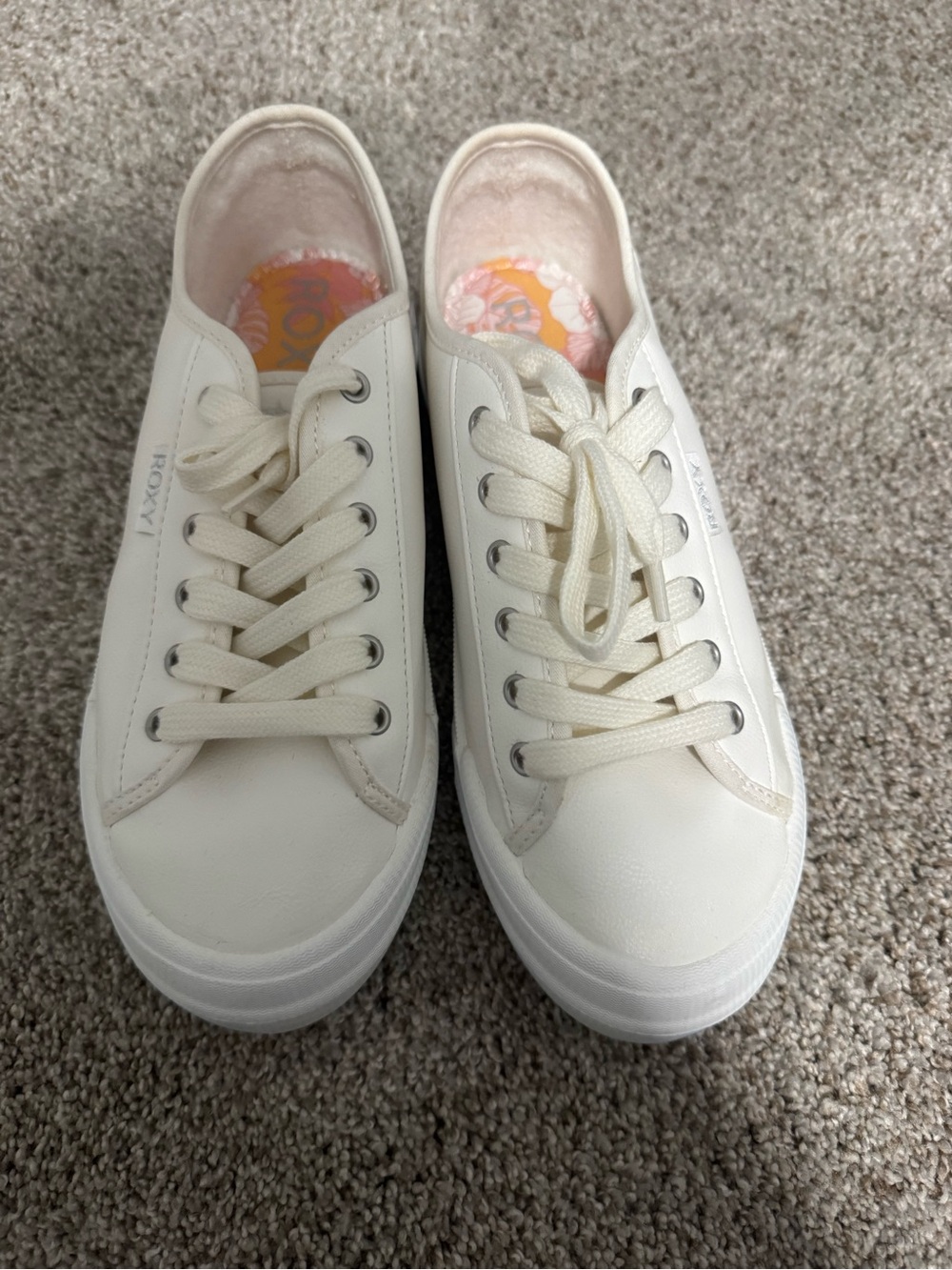 Roxy Cream Low-Top Women's Lace-Up Sneakers